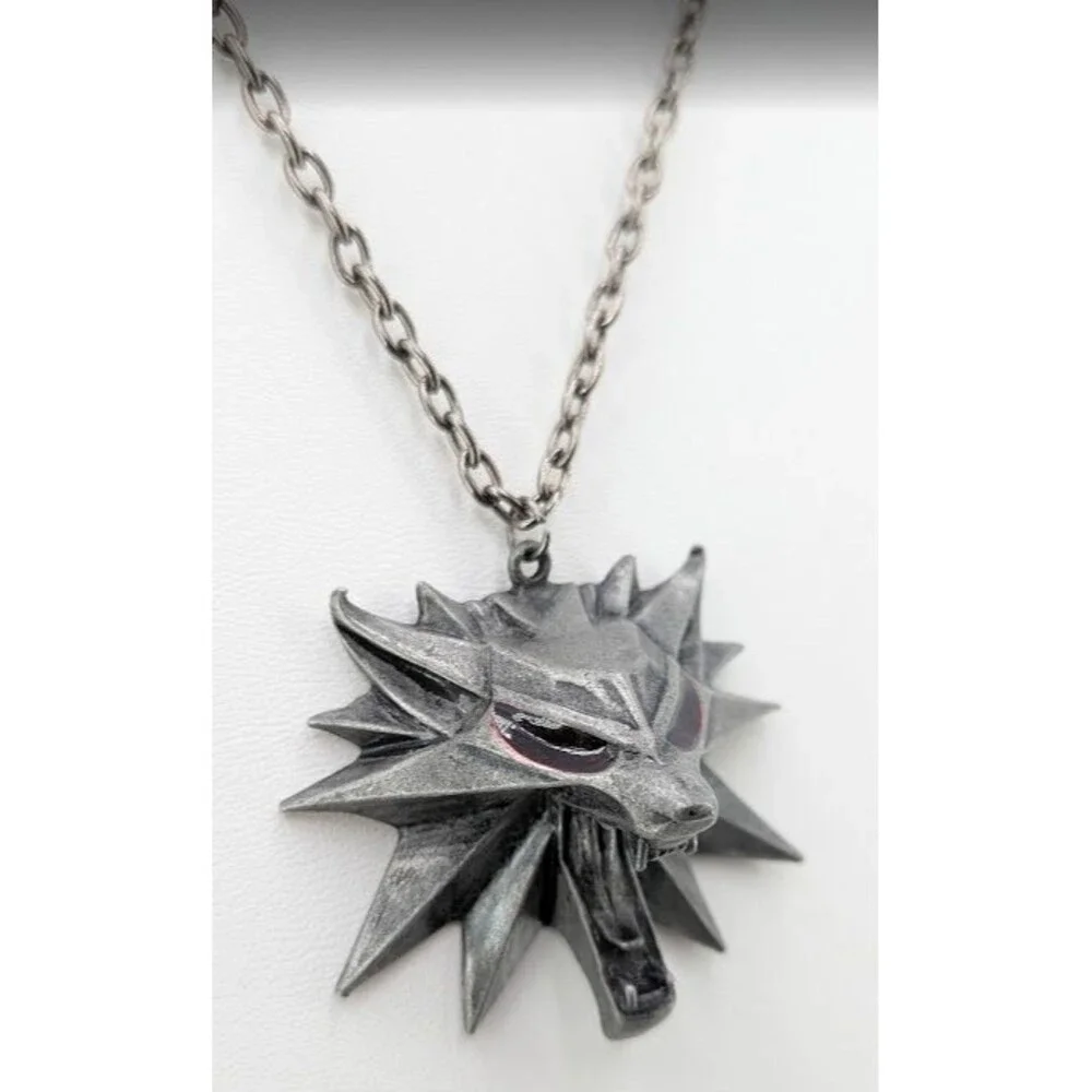 The Witcher Wolf Head Medallion Pendant Necklace Silver Tone Cosplay 20 Inches